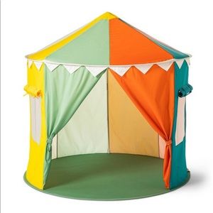 Parachute Pop Up Tent - Christian Robinson